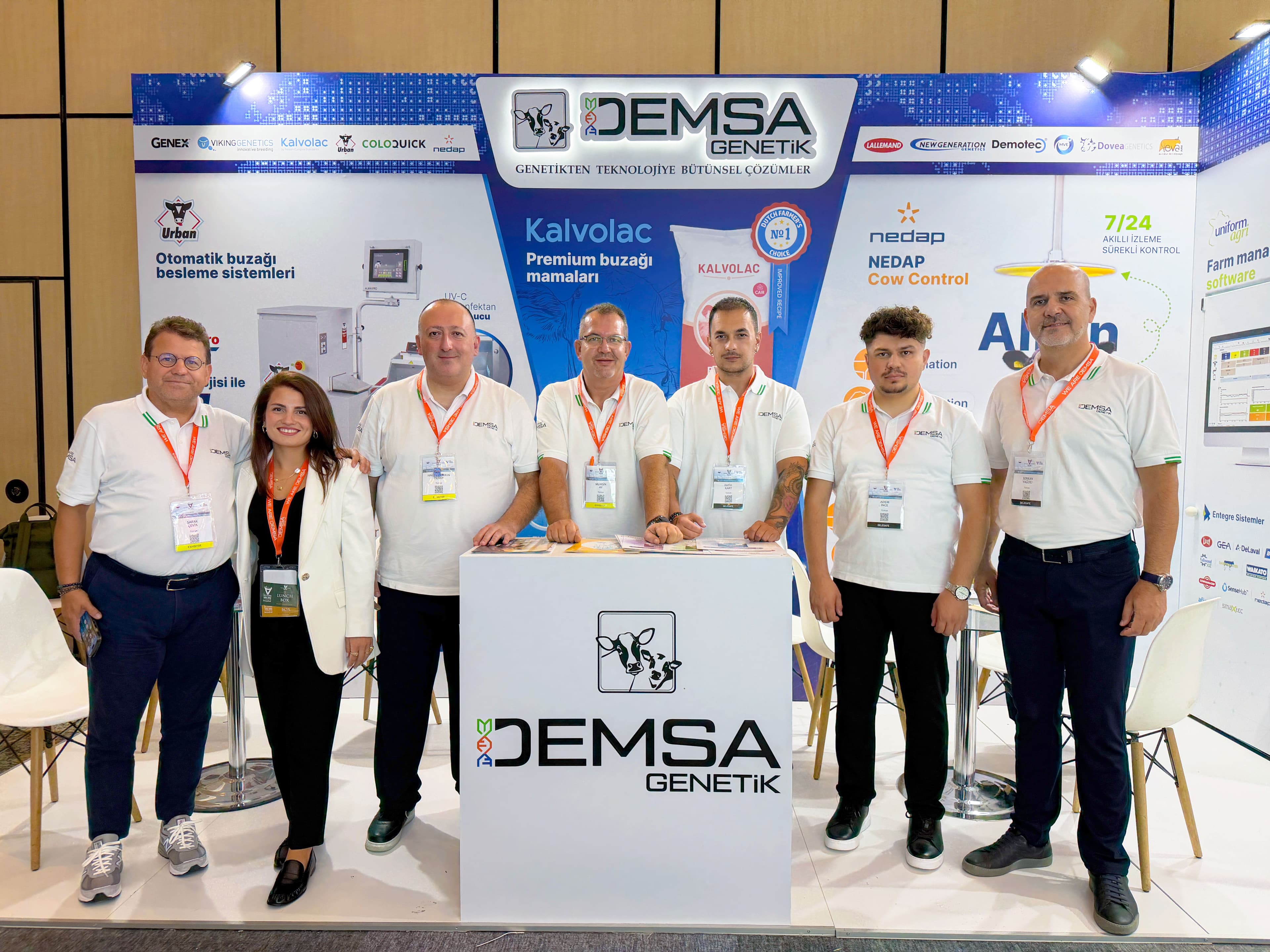 Demsa Genetik ekibi ve iş ortakları fuar standında